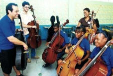 Group cello lesson by Isaac Casal